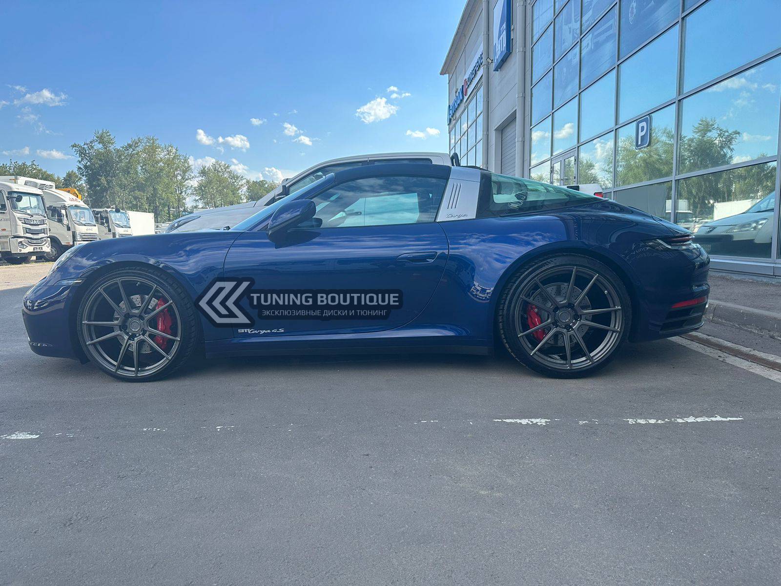 Porsche 911 992 Targa 4S на 21" кованых дисках нашего производства фото 2